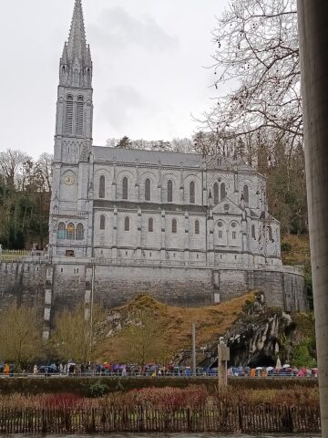 CATÓLICOS EN BARCELONA – Els dies 10, 11 i 12 d’octubre del 2026 Montalegre va de PEREGRINACIÓ a Lourdes (França)
