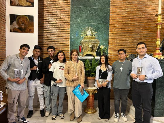 CATÓLICOS EN SEVILLA – Jóvenes de las parroquias Blanca Paloma y Nuestra Señora de la Candelaria “en misión permanente”