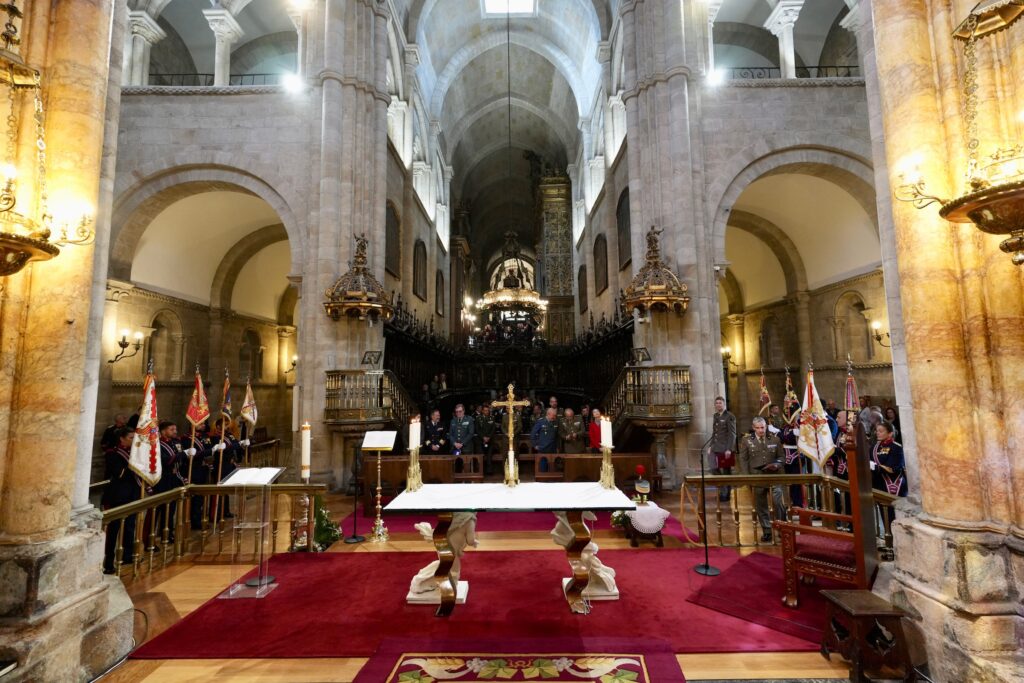 CATÓLICOS DE LUGO – La Catedral acogió la ofrenda de la Guardia Real a la Virgen de los Ojos Grandes
