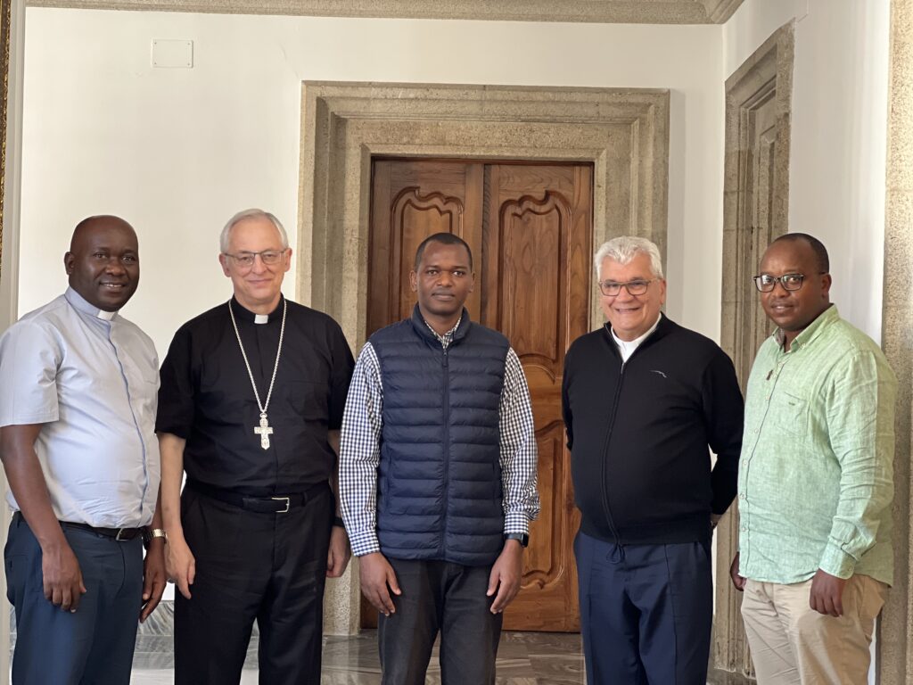 CATÓLICOS DE LUGO – Visita de sacerdotes de Kabgayi