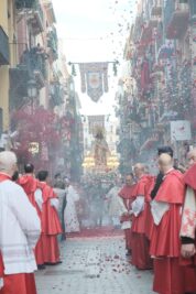CATÓLICOS EN VALENCIA – Procesión general con la imagen de la Virgen de los Desamparados, portada a hombros y acompañada por su nueva marcha procesional 