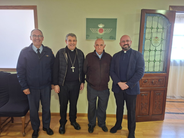 ARZOBISPADO CASTRENSE – El Obispo de Tarazona visita la Base Aérea de Zaragoza