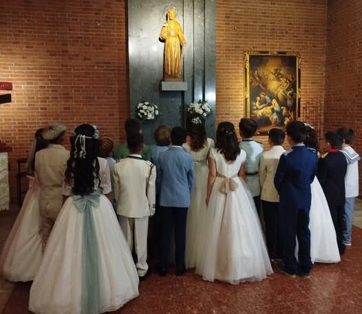 CATÓLICOS EN ÁVILA – La Primera Comunión, entre la fe y el consumismo: «Pretendemos llenarnos de cosas cuando nos falta la experiencia de Dios»