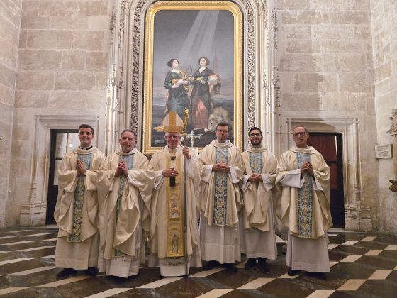 CATÓLICOS EN SEVILLA – Monseñor Saiz Meneses ordena cinco nuevos presbíteros para la Archidiócesis de Sevilla