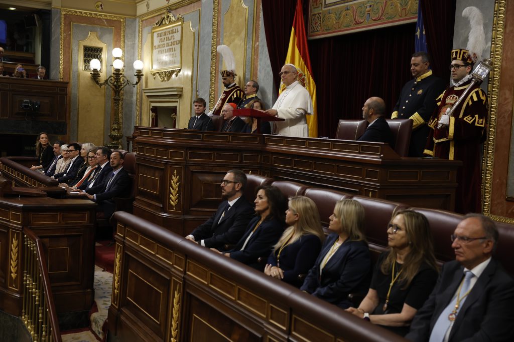 CATÓLICOS EN ÁVILA – Los diputados abulenses en el Congreso destacan la humanidad y profundidad del histórico discurso del papa León XIV