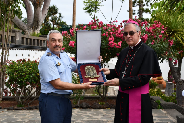 ARZOBISPADO CASTRENSE – El Ejército del Aire y del Espacio pone el broche de oro a la visita pastoral del Arzobispo Castrense a Gran Canaria