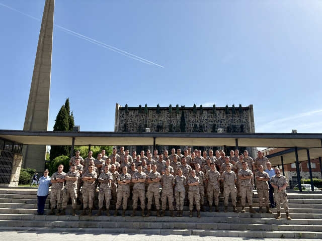 ARZOBISPADO CASTRENSE – Alumnos de la Academia Básica del Aire visitan la Basílica de la Virgen del Camino