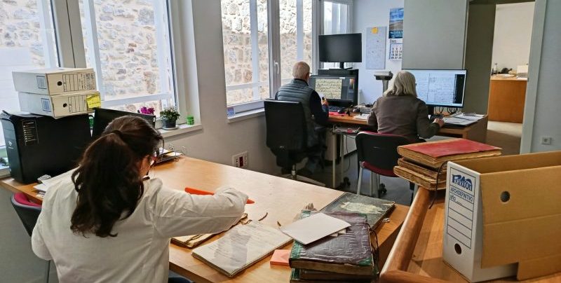 CATÓLICOS EN CANTABRIA – Lola Gutiérrez: “El Archivo Catedralicio y Diocesano de Santander contiene documentación desde el siglo X”