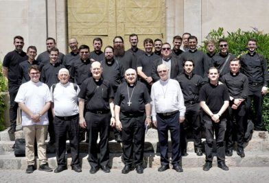 CATÓLICOS EN VALENCIA – El Arzobispo preside una jornada de convivencia, plegaria y formación del Convictorio Sacerdotal Diocesano