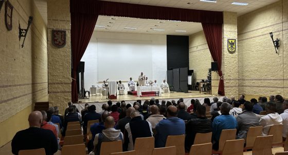 CATÓLICOS EN SEVILLA – El arzobispo confirmará esta tarde a seis privados de libertad del Centro Penitenciario Sevilla II (Morón de la Frontera)
