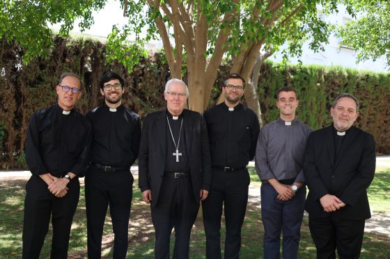CATÓLICOS EN SEVILLA – La ordenación de cinco nuevos sacerdotes confirma que Dios sigue llamando