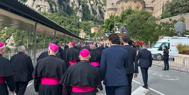 CATÓLICOS EN CANTABRIA – El Papa pide en Montserrat dejar las corazas «que han endurecido poco a poco el corazón”