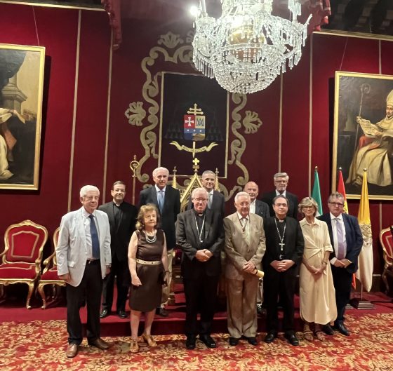 CATÓLICOS EN SEVILLA – El arzobispo de Sevilla concede la medalla Pro Ecclesia Hispalense a Carlos Perromat Villares