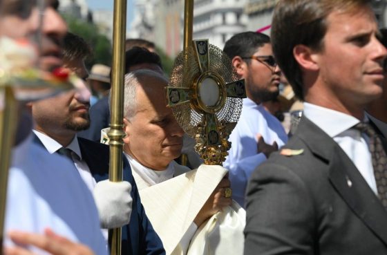 CATÓLICOS EN SEVILLA – El Papa preside la misa del Corpus Christi ante más de 1,5 millones de personas