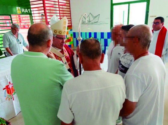 CATÓLICOS EN SEVILLA – El arzobispo confirmó a cinco privados de libertad del Centro Penitenciario Sevilla II (Morón de la Frontera)