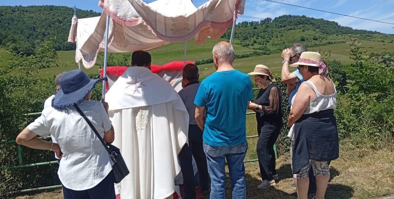 CATÓLICOS EN CANTABRIA – El Valle de Mena celebra la solemnidad del Corpus recuperando la procesión con el Santísimo en Villasana