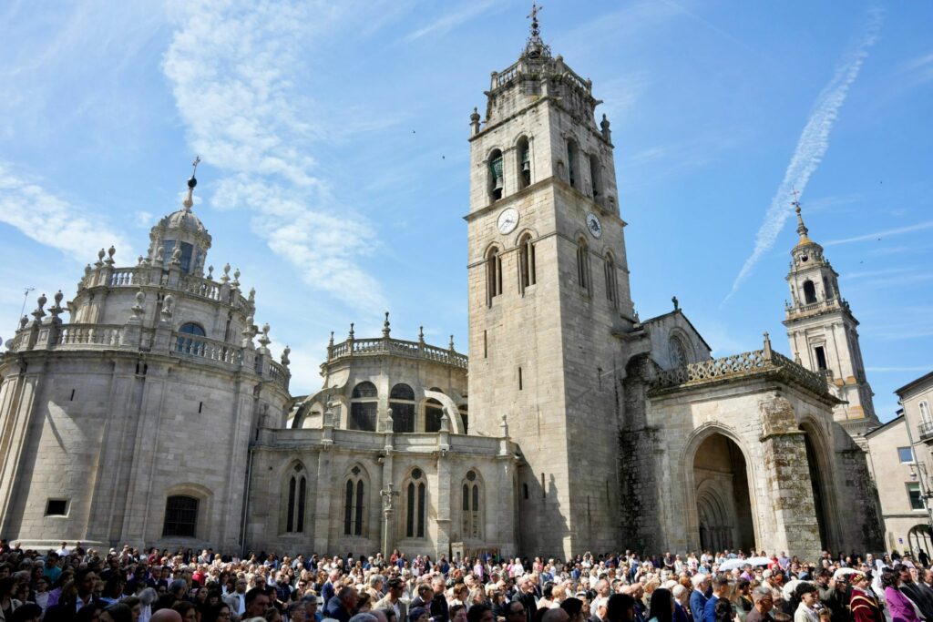 CATÓLICOS DE LUGO – El Corpus Christi reúne a los fieles en el corazón de Lugo
