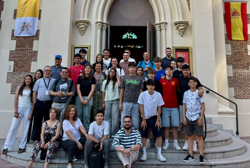 CATÓLICOS DE LUGO – Los jóvenes de la Diócesis de Lugo peregrinan a Madrid para ver al Papa