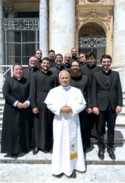 CATÓLICOS EN VALENCIA – Sacerdotes valencianos celebran su 5º aniversario de ordenación, en Roma, con un encuentro con el Papa León