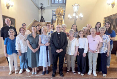 CATÓLICOS EN VALENCIA – Las vírgenes consagradas de la diócesis celebran un encuentro con el Arzobispo