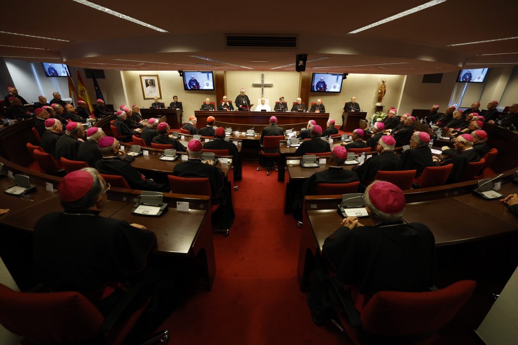 CATÓLICOS EN ÁVILA – Mons. Rico: «El encuentro con el Papa ha sido como el de una familia, los apóstoles unidos a Pedro»