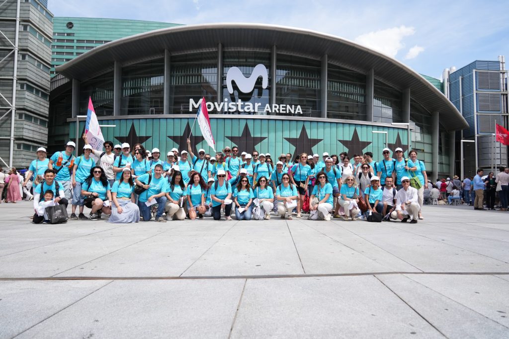 CATÓLICOS EN ÁVILA – León XIV, ante 12.000 personas en el Movistar Arena: «Sed hilos nuevos para tejer redes que armonicen todos los ámbitos de la vida»