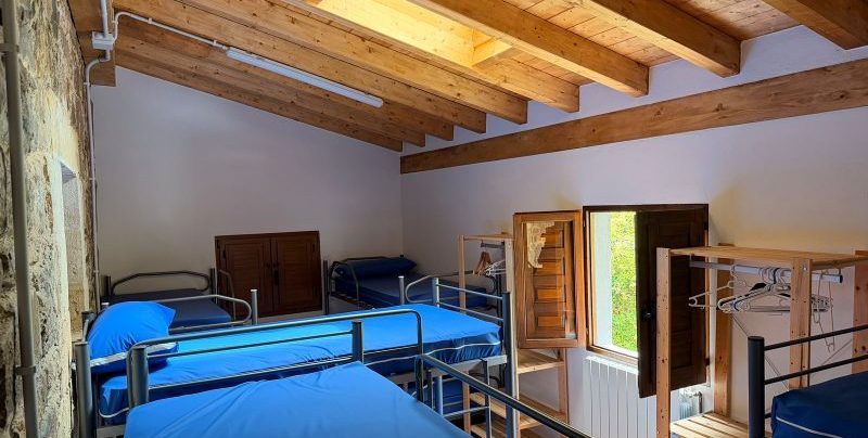CATÓLICOS EN CANTABRIA – Elías Hoyal, arcipreste de Liébana: “El albergue de Santo Toribio está abierto a grupos que reserven y cumplan una serie de condiciones”