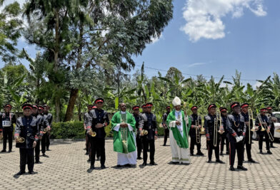 CATÓLICOS EN VALENCIA – El Seminario Menor San Pío X de Ruanda solicita ayuda para renovar los instrumentos musicales de sus aulas