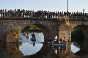 CATÓLICOS EN SALAMANCA – La promesa que mantiene viva la procesión fluvial de la Virgen del Carmen en Alba