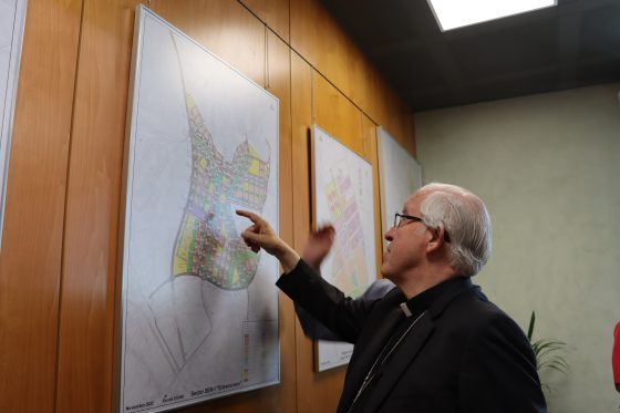 CATÓLICOS EN SEVILLA – La Archidiócesis de Sevilla y el Ayuntamiento de Dos Hermanas firman la cesión de una parcela para un futuro centro educativo y un nuevo templo en Entrenúcleos