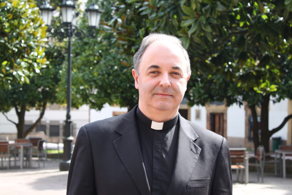 CATÓLICOS DE ASTURIAS – «La Iglesia debe trabajar por mantener el carácter espiritual del Camino de Santiago»