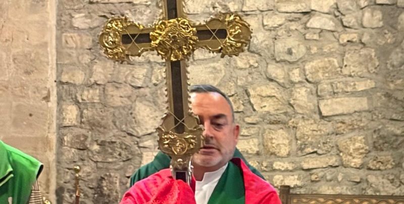 CATÓLICOS EN CANTABRIA – Jesús Sánchez Adalid en la presentación de ‘Tres halcones para Tamerlán’: “Viajar cambia inevitablemente la forma de mirar el mundo”