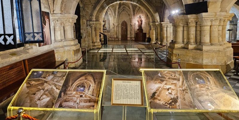 CATÓLICOS EN CANTABRIA – Fernando Mújica, guía de la iglesia del Cristo: “Nadie espera encontrarse con más de 2000 años de historia en un templo tan pequeño”