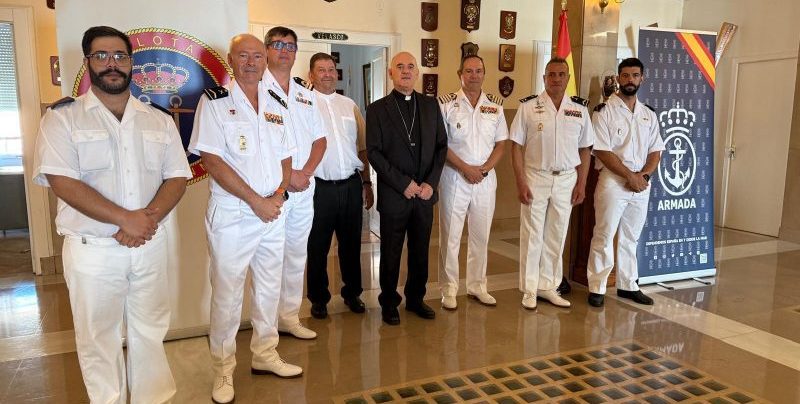 CATÓLICOS EN CANTABRIA – Monseñor Arturo Ros visita la Comandancia Naval de Santander