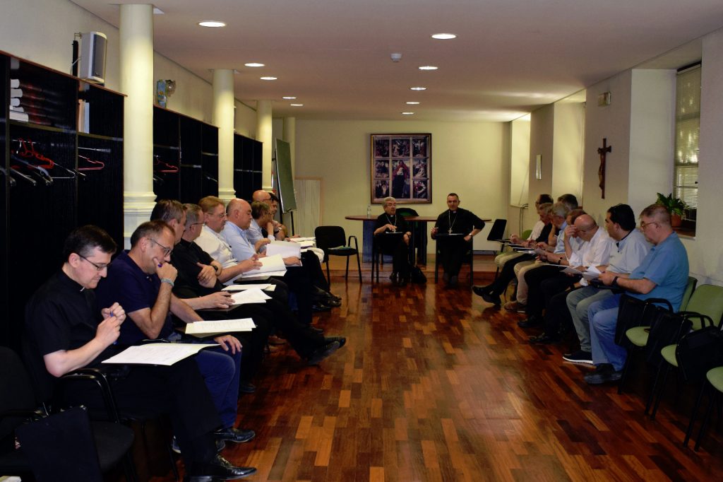 CATÓLICOS EN ÁVILA – Palencia acoge el Encuentro de Obispos y Vicarios de Iglesia en Castilla