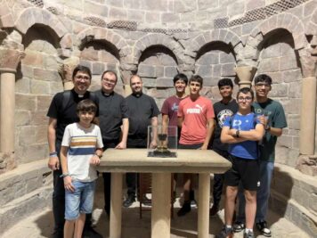 CATÓLICOS EN VALENCIA – Seminaristas menores de Valencia recorren el Camino del Santo Cáliz