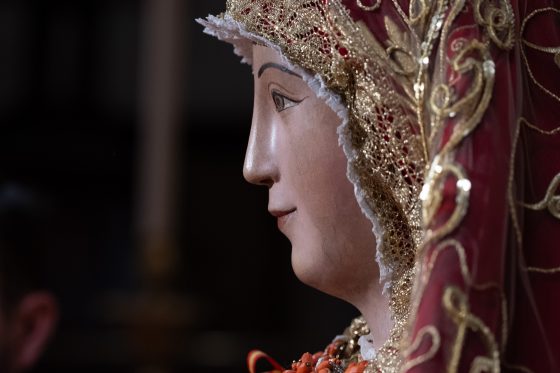 CATÓLICOS EN SEVILLA – La Archidiócesis se reúne cada tarde en torno a la Virgen de los Reyes