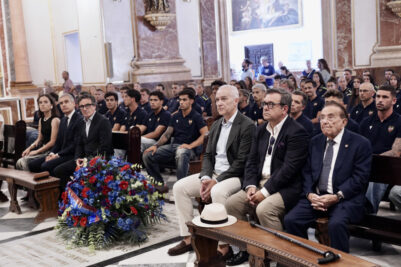 CATÓLICOS EN VALENCIA – El Levante UD realiza una ofrenda floral a la Mare de Déu ante el inicio de la nueva temporada