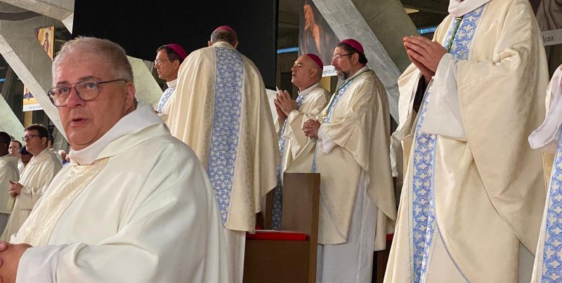CATÓLICOS EN CANTABRIA – El obispo de Santander concelebra en la Misa Internacional en el Santuario de Nuestra Señora de Lourdes