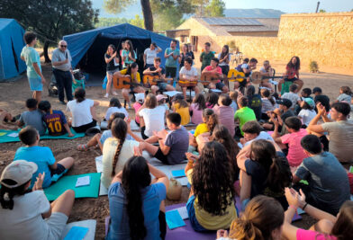 CATÓLICOS EN VALENCIA – Visita del Arzobispo al campamento del Centro Juniors M.D. San Gil de Enguera