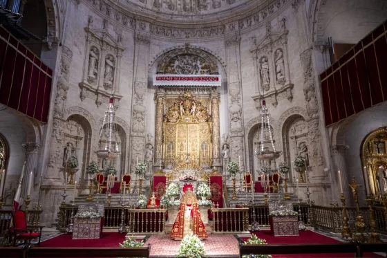 CATÓLICOS EN SEVILLA – La Catedral acoge esta tarde el besamanos de la Virgen de los Reyes