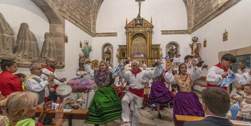 CATÓLICOS EN CANTABRIA – Monseñor Arturo Ros preside en Tanos la Misa en honor a Nuestra Señora de las Nieves