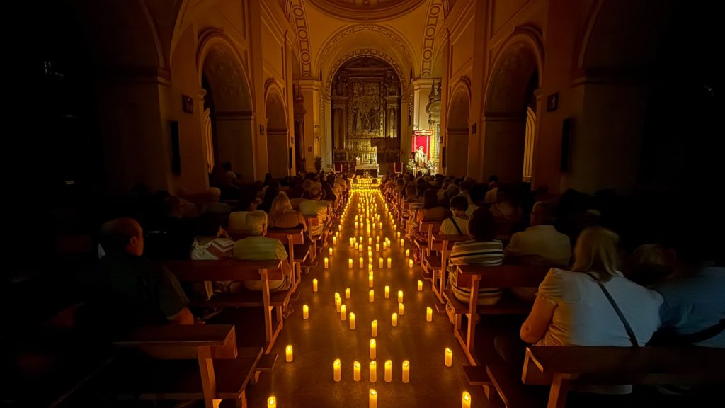 CATÓLICOS EN ÁVILA – Las velas iluminan la «noche oscura» en el centenario del doctorado de San Juan de la Cruz