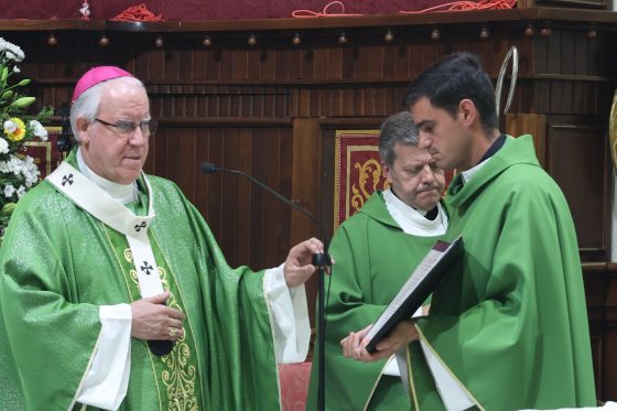 CATÓLICOS EN SEVILLA – Mons. Saiz en Dos Hermanas: «La parroquia debe ser esa familia de bautizados donde se acompañe al débil»