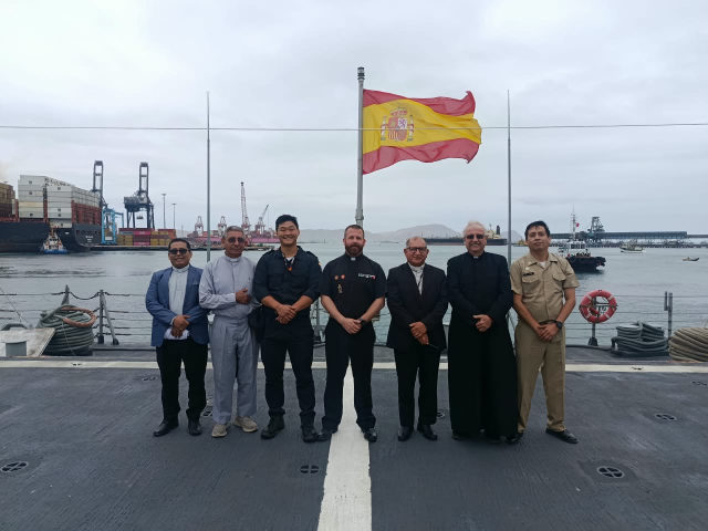 ARZOBISPADO CASTRENSE – Encuentro con el Obispado Castrense del Perú a bordo de la fragata “Álvaro de Bazán”