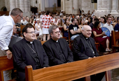 CATÓLICOS EN VALENCIA – Mons. Benavent: “No treballeu amb coses, sinó amb persones. Una missió per ajudar la persona a créixer, per obrir-li les perspectives i els horitzons de la seva vida”