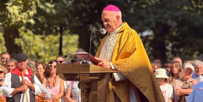 CATÓLICOS EN CANTABRIA – Monseñor Arturo Ros: “María Bien Aparecida se nos da como Madre para proteger, cuidar y unir a sus hijos”