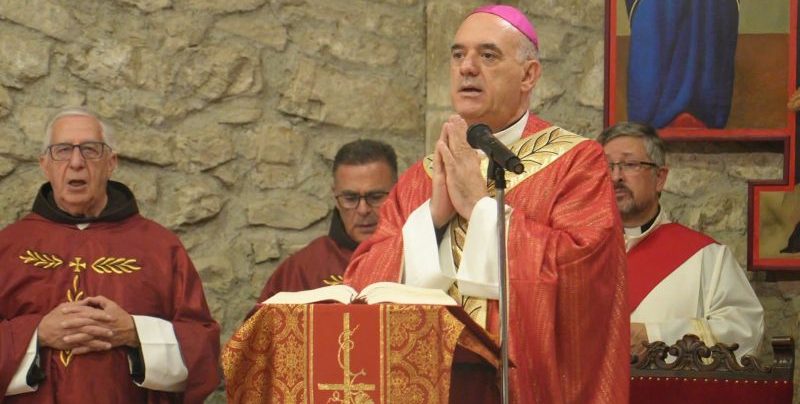CATÓLICOS EN CANTABRIA – Padre Rafael Rizo, OFM, custodio del Lignum Crucis: “El signo de la Cruz está muy íntimamente relacionado con el espíritu franciscano”