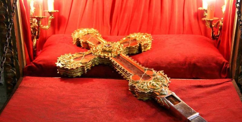 CATÓLICOS EN CANTABRIA – Santo Toribio acoge el acto de hermanamiento con Tierra Santa en la festividad de la Santa Cruz