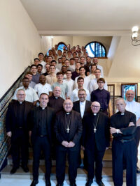 CATÓLICOS EN VALENCIA – El Arzobispo de Valencia preside la apertura de curso del Seminario Mayor que se inicia con 52 seminaristas